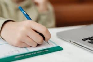 Lees meer over het artikel 4 tips voor het schrijven van een reviewartikel