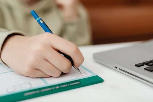Je bekijkt nu 4 tips voor het schrijven van een reviewartikel