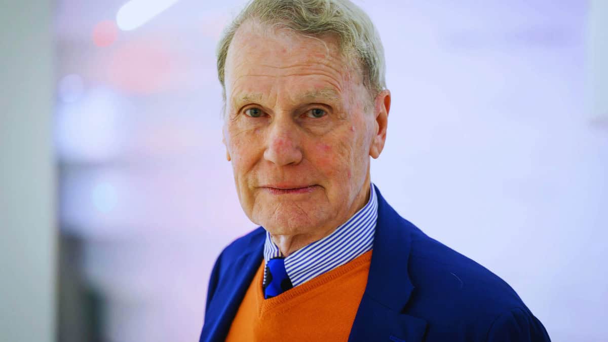 Je bekijkt nu Adriaan van Dis: schrijver, biografie, werk en tv-programma’s